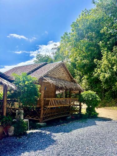 A szálláshely kívülről, Bunga Hut Koh Lanta in Klong Tob Beach