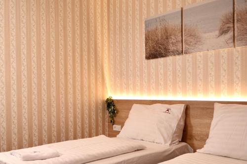 2 twin beds