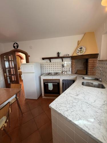 Chianti Villa with Private Park, 2 Apartments & Panoramic Views in Talciona