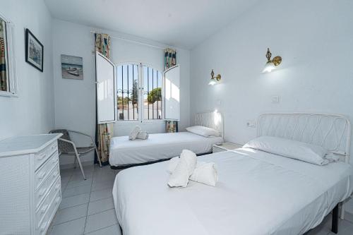 Los Pinos 29 Villas Casasol - image 2