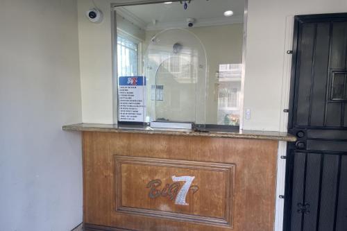Big 7 Motel - main image