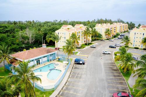泳池, Beach condo with 3 bedrooms and ocean views in 洛伊薩