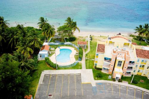 泳池, Beach condo with 3 bedrooms and ocean views in 洛伊薩