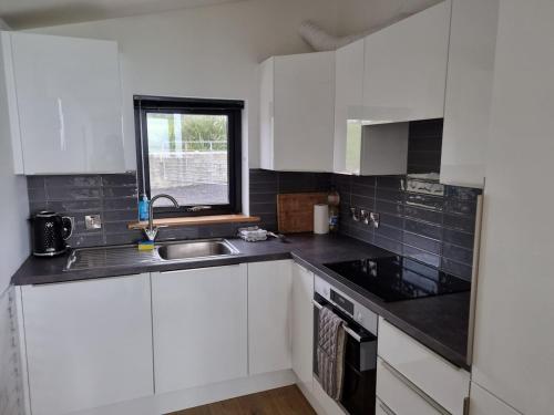 Silver Strand Chalets - Chalet 2 in Glencolmcille