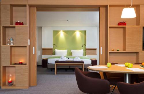 2 twin beds, 1 sofa bed