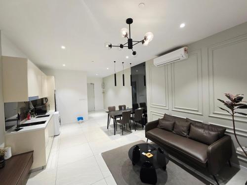 Quill Residence Queen House - main image