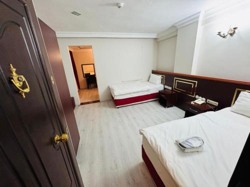 Red White Hotel, Стамбул
