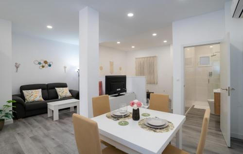 Holidays & Home Estudio El Palo 8A, 400 m playa