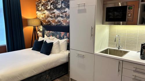 Native Edinburgh - image 7