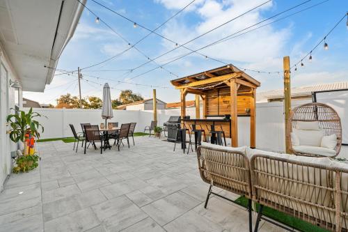 Madeira Beach Family & Pet Friendly Luxury Getaway in Seminole, USA