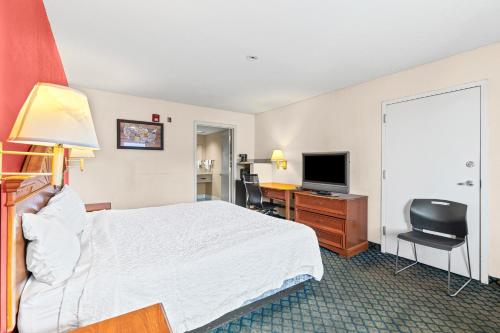 Econo Lodge Hattiesburg - image 13