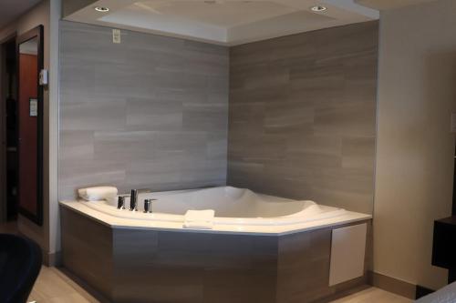 Holiday Inn Express Brampton By IHG in 布蘭普頓