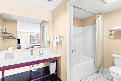 Econo Lodge Hattiesburg - image 2