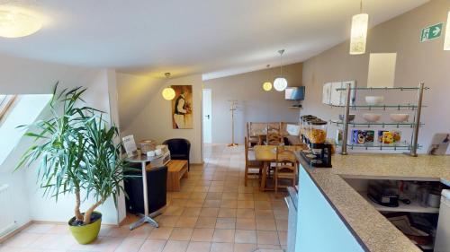 식음료(F&B), Moving Rooms in 세메링