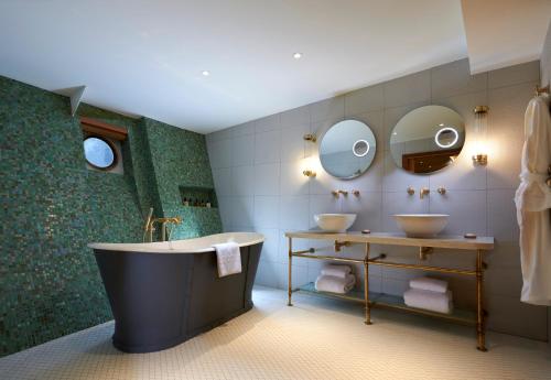room detail thumbnail 1