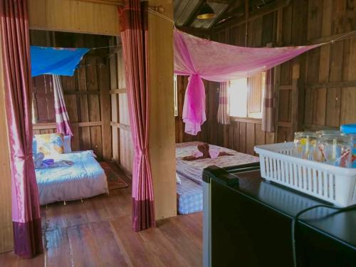 2 king beds, 1 queen bed