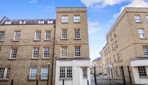 Fabulous Apartment Near Central London - image 4