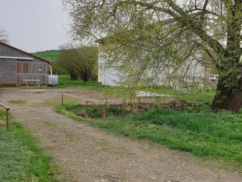 Chambre avec 2 lits double, douche et WC privés - Accès autonome - Parking (Chambre avec 2 lits double, douche et WC prives - Acces autonome - Parking) in Dommartin Sous Amance