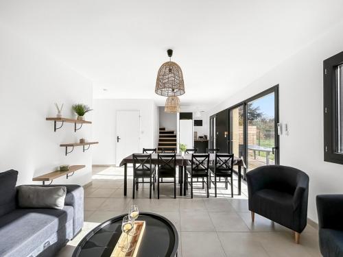 Télétravail · 4 suites (sdb) · Bureaux · Terrasse – khách sạn tại Beaulieu