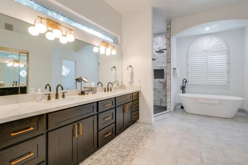 Pool Table, Putting Green: Luxury Oasis in Mesa in Salt River Reservation