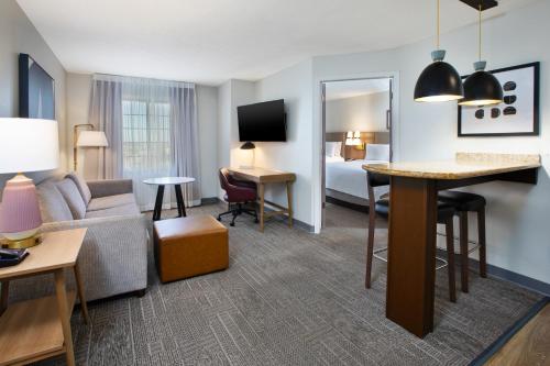 Staybridge Suites Lincoln North East an IHG Hotel - image 11
