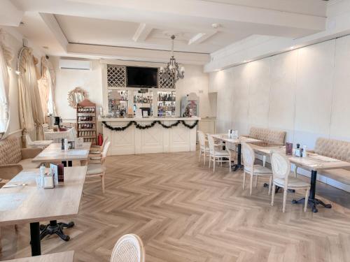 Ресторан, Złote Runo - Hotel&Restauracja (Zlote Runo - Hotel&Restauracja) in Karolina