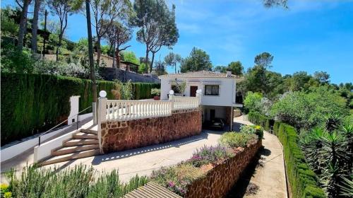 Wonderful Villa, Heated Pool, Near Beautiful Xàtiva Town (Wonderful Villa, Heated Pool, Near Beautiful Xativa Town) in Genovés