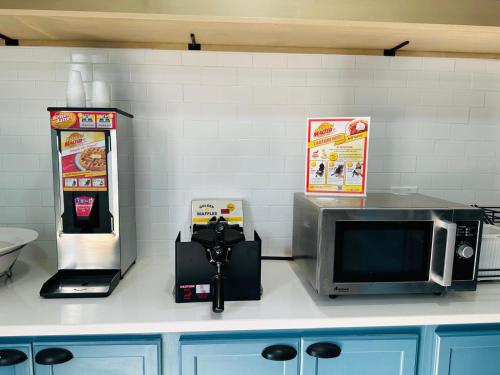 Baymont by Wyndham Canton - image 11