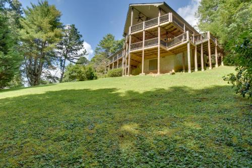 Stunning Dillard Home with Yard in Sky Valley! in Dillard, USA