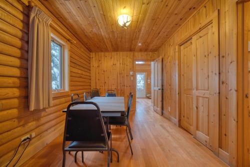 Chalet Aigle Ski in-out Appalaches Park 16 Guests in Saint-Paul-De-Montminy (QC)