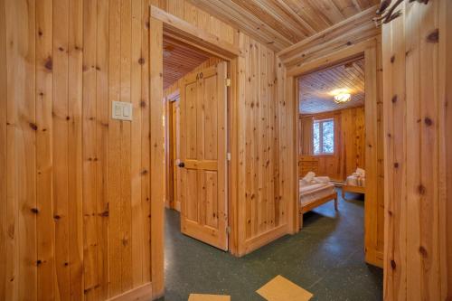 Chalet Aigle Ski in-out Appalaches Park 16 Guests in Saint-Paul-De-Montminy (QC)