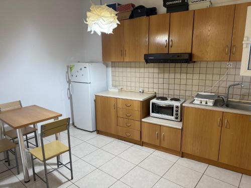 Le Chris Central Apartments 3