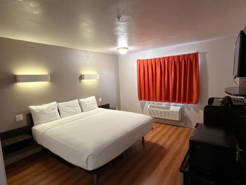 Motel 6-Apache Junction AZ - image 11