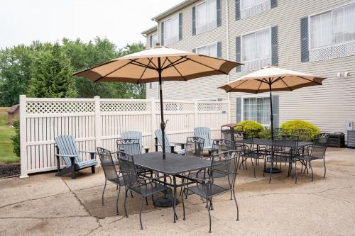 Coshocton Village Inn & Suites - image 9