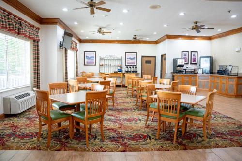 Coshocton Village Inn & Suites - image 10