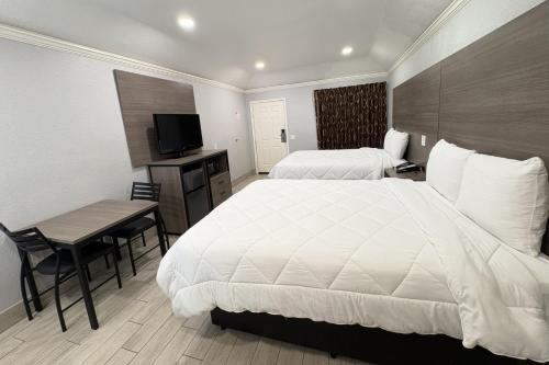 2 queen beds