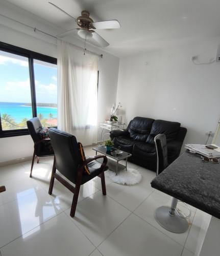 חדר שינה, על הים in נהריה