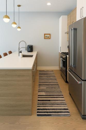 Suite Dreams - Designer Style - Central - Sleeps 7 in Lower West Side