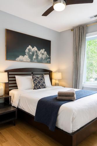 Suite Dreams - Designer Style - Central - Sleeps 7 in Lower West Side