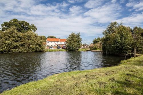 Wayford Bridge Inn Hotel