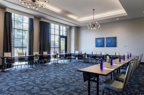 Archer Hotel Boston/Burlington - image 11