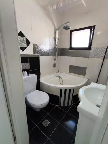 על הים in נהריה