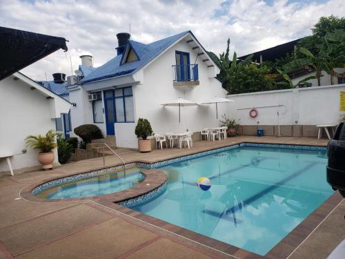 Casa Quinta en Conjunto con Piscina y Jacuzzi