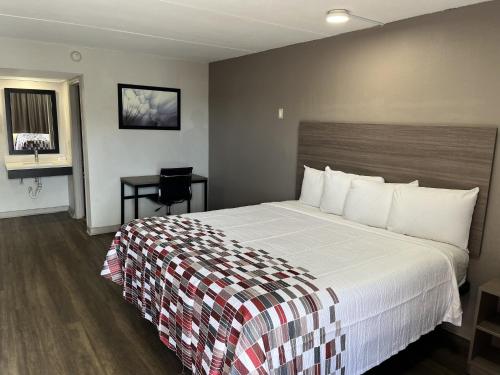Red Roof Inn Greenville NC - image 9