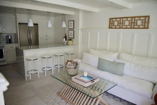 Exquisite Carpinteria Beach Cottage, Steps Away From The Beach in Carpinteria (CA)