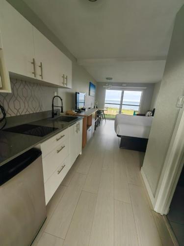 Sea Edge Beachside Hotel in Parksville