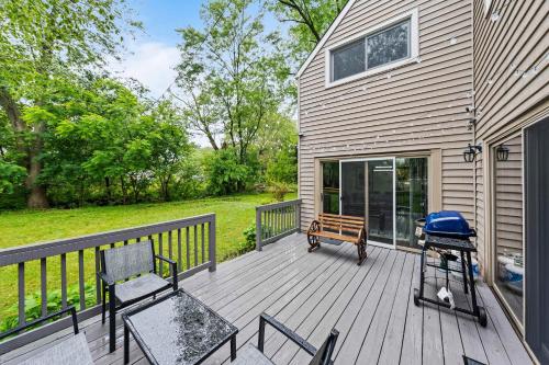 Manor creek Vacation Getaway Navy Family House in Zion (IL)