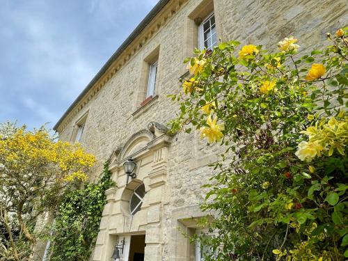 Le Manoir des Doyens Loft - Sleeps 8 - D-Day Museum on-site - Ten Minute Walk to Commonwealth Cemetery! 3
