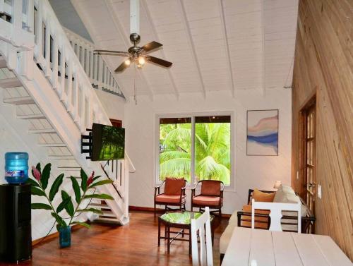 Sundancer 2 Br Home access pool beach dock – khách sạn tại Sandy Bay