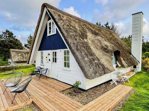 4 person holiday home in Ringkøbing-By Traum – khách sạn tại Kryle